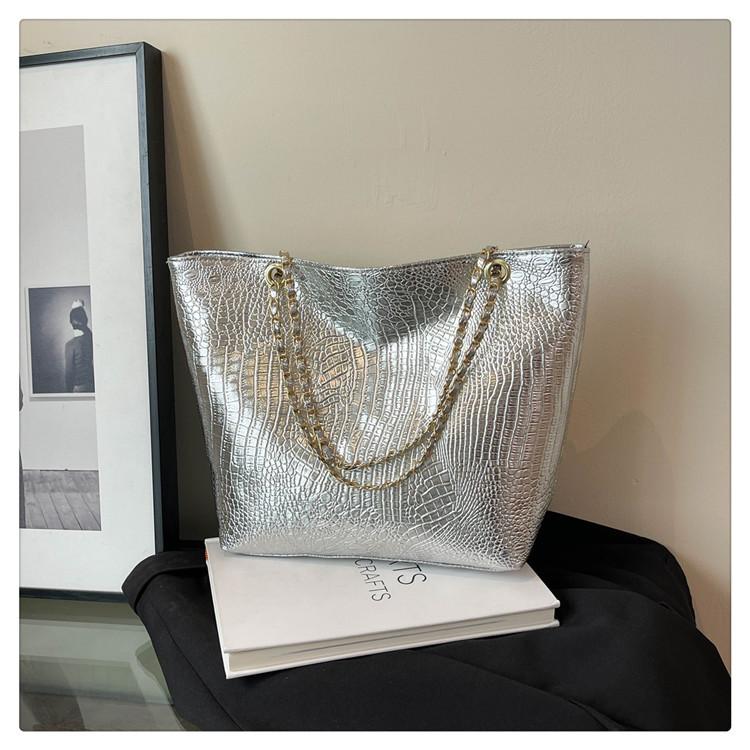 

Персонализированная мода, популярные сумки этого года 2025, новый зарубежный стиль, модная атмосфера, сумка-тоут для通勤 на плечо под мышкой