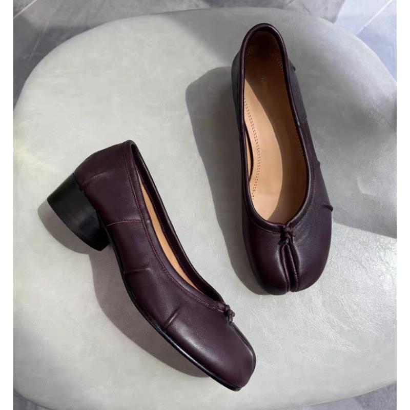 Fashion 2025 Tabi Shoes Women Slip On Casual Loafers Chunky Heel Shoe New Fashion Split Toe Shoes Soft Bottom Slip On Comfy Ladies Shoes