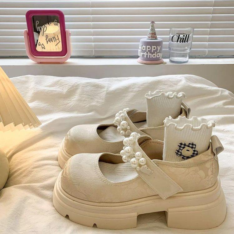 

Туфли Мэри Джейн из маленькой кожи женские на платформе 2025 лето новые ретро толстый каблук увеличивающие рост жемчуг новые китайские туфли под юбку 40