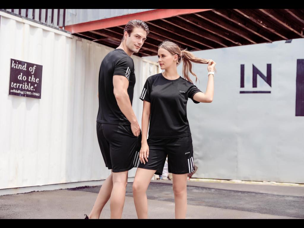 Men's Summer Gym Running Set: Loose-fit Quick-drying T-shirt with Round Neck and Printed Design.