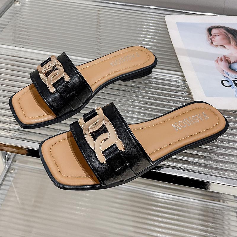 Fashion slippers women's summer wear non-slip beach shoes new square buckle flat bottom word casual cool slippers versatile
