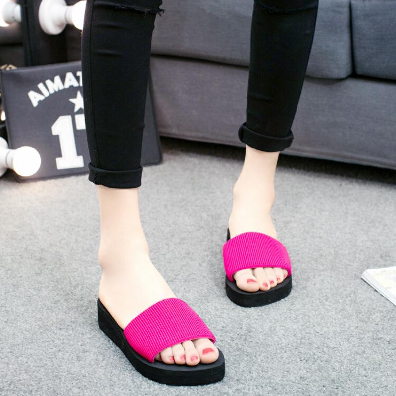 

Шлепанцы на высоком каблуке женские летние сандалии на одной перемычке на толстой подошве на танкетке на среднем каблуке пляжные на пенной подошве студенческие носят новая мода 40