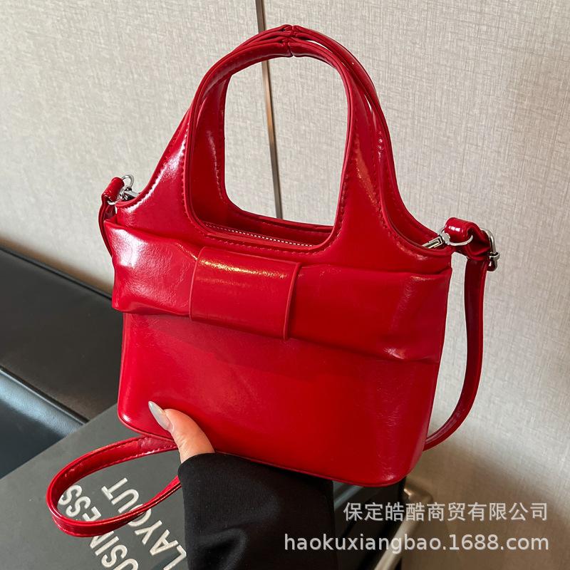 This Year's Popular Bucket Bag Women's 2025 New Fashion Foreign Style Messenger Bag Going Out Portable Shoulder Bag