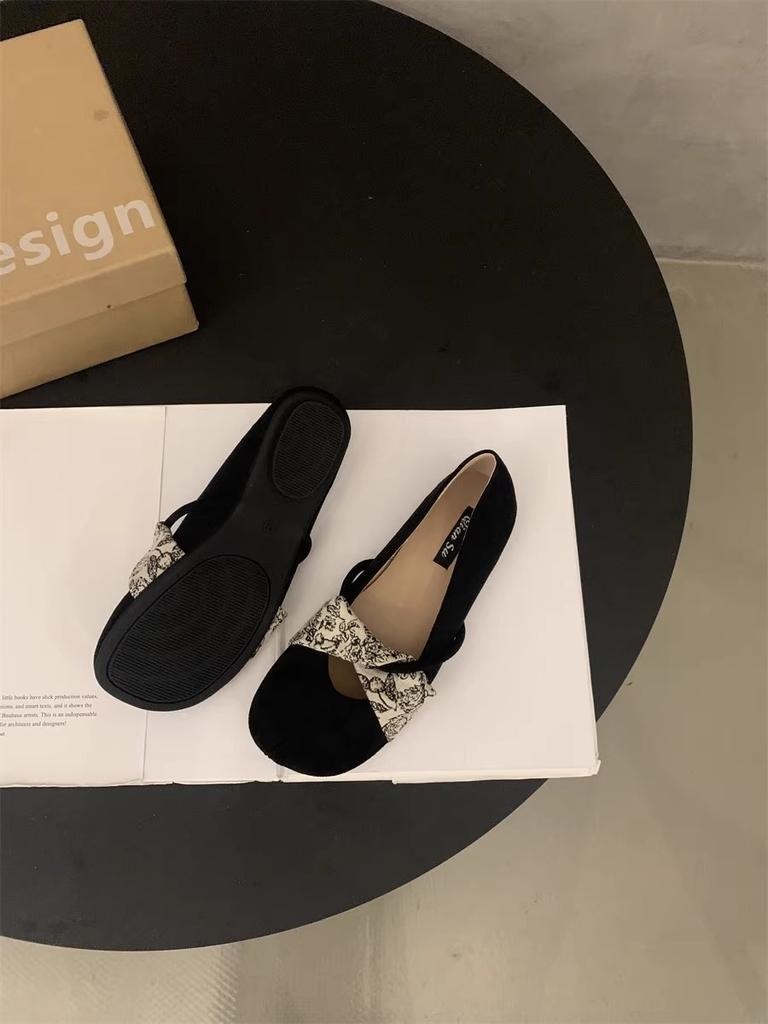 Flat-bottomed retro Mary Jane shoes women's shoes spring and autumn 2025 new suede shallow mouth one-word belt with skirt single shoes