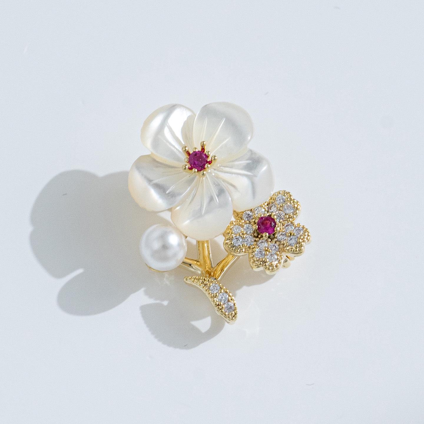 Bo Xin Yun Elegant Zircon Shell Pearl Plum Blossom Brooch – Chic Lapel Pin for Women