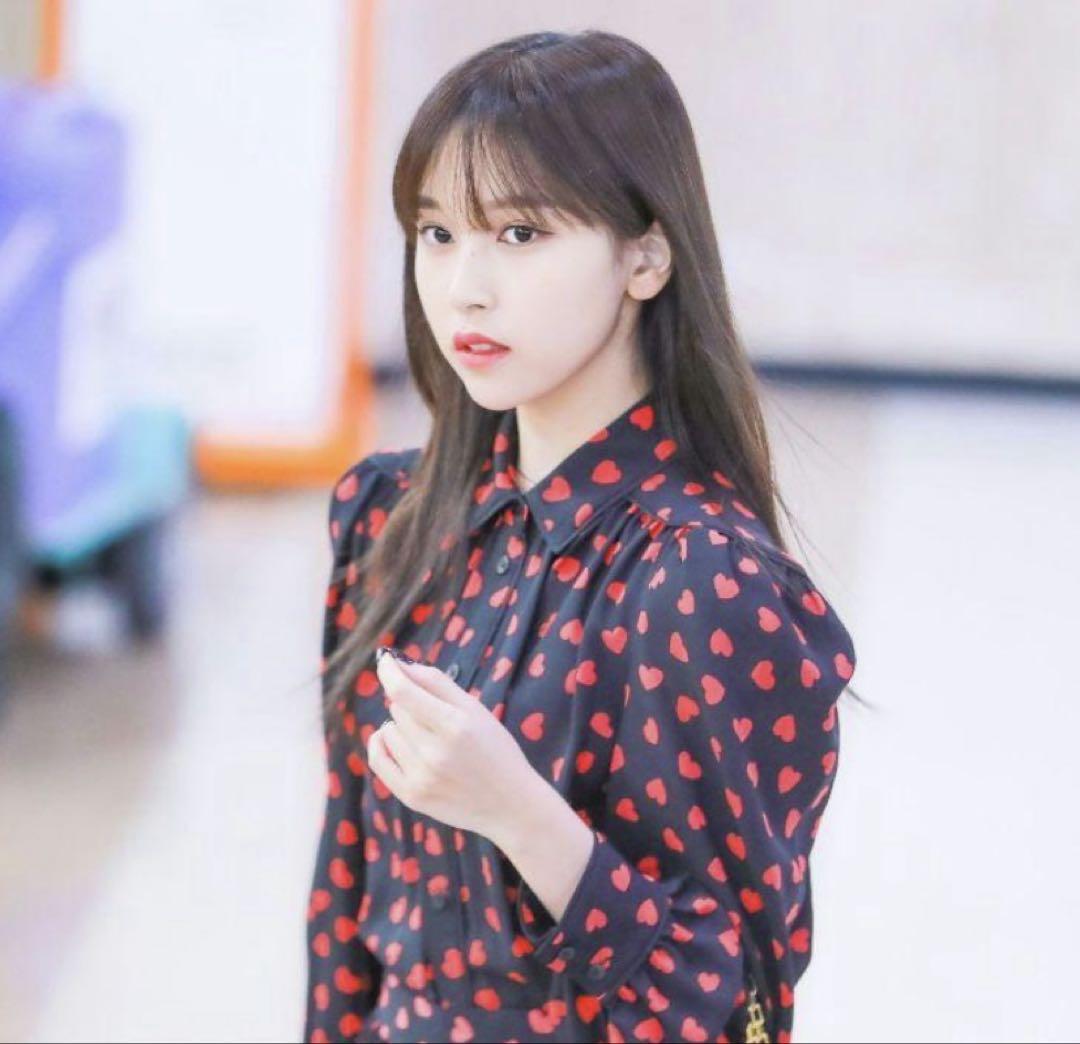 

[USED] TWICE Mina wears Kate Spade heart print blouse, size small