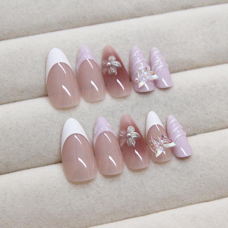Nálepka na francouzskou manikúru Odnímatelný nehet Trojrozměrný květ Motýl Nošení nehtů Lehká luxusní manikúra Diamant 24 kusů