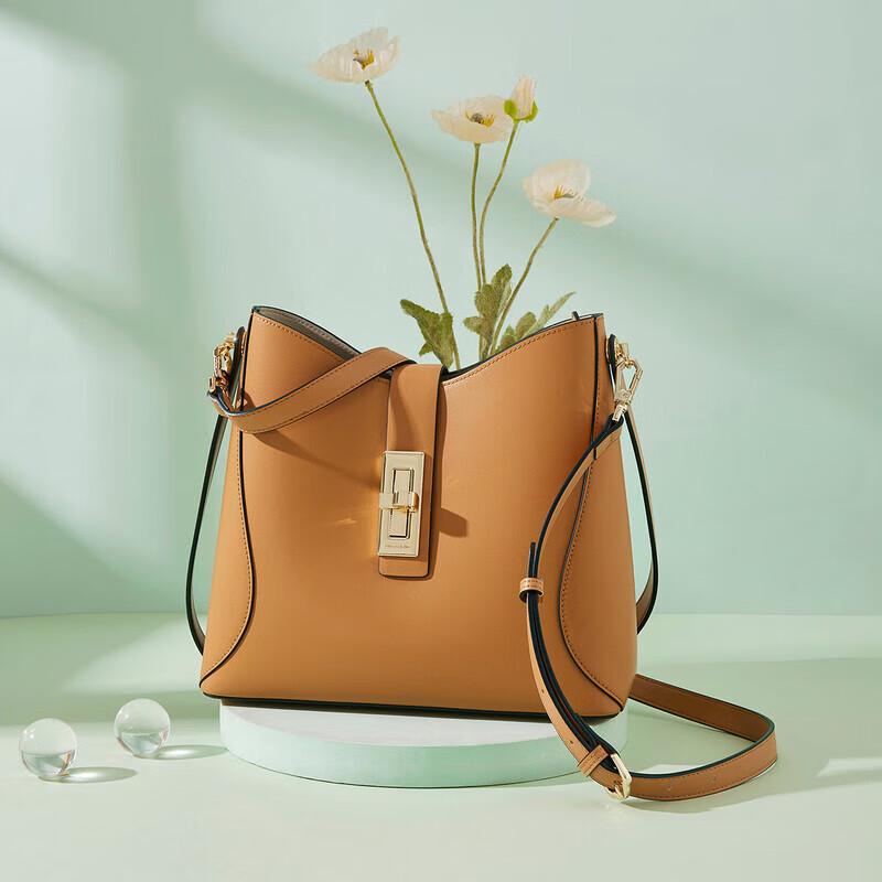 Pierre Cardin Women s Genuine Leather Versatile Bucket Bag 18400₽