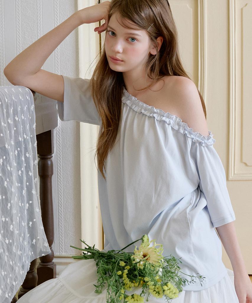 LETTER FROM MOON Sov Frill One-Shoulder Short-Sleeve T-Shirt (Sky Blue)