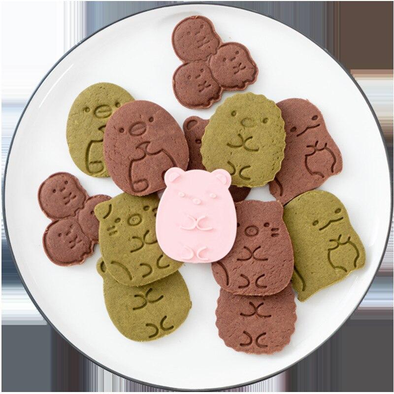 6Pcs/Set DIY Cartoon Biscuit Mould Christmas Cookie Cutters 3D Cartoon Cookie Stamp Plastic Baking Mould