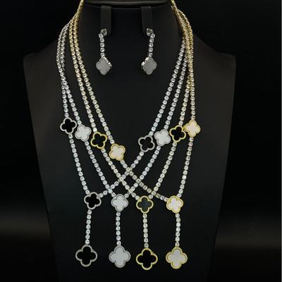Set di Orecchini e Collana a Catena con Artiglio a Diamante Quadrifoglio – Lusso Trendy Europeo e Americano