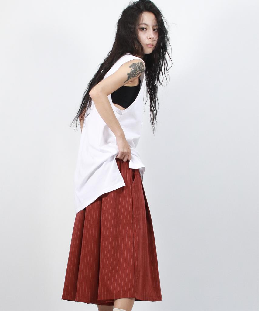 Deumakeu Real Wide Two Tuck Stripe Bumuda Pants - Burgundy