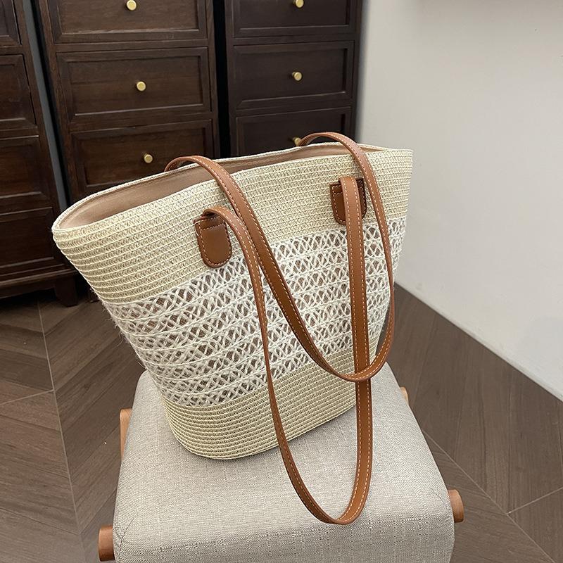 Large Capacity Woven Straw Bag Women's New Popular Tote Bag Seaside Vacation Beach Bag
