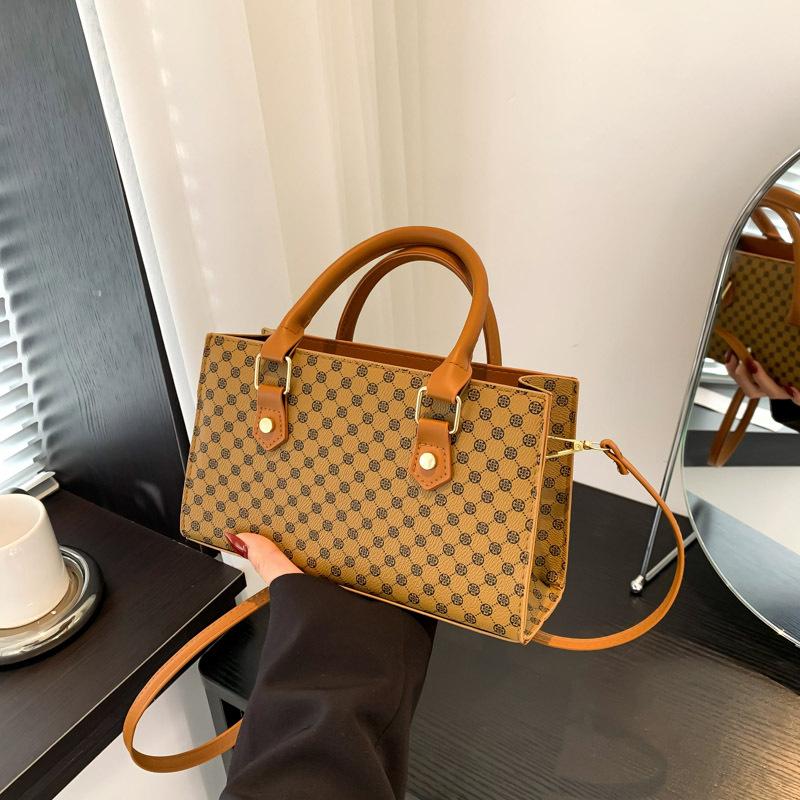 Crossbody Bag Winter New Simple and Fashionable Niche Handbag Simple Retro Small Square Bag Personalized Shoulder Bag