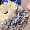 Schwarzes Satin-Haargummi mit Spitzen-Ausschnitt, Farbauswahl, Schonend für das Haar, Hohe Elastizität, Stilvolles Haaraccessoire für Damen, Muttertagsgeschenk