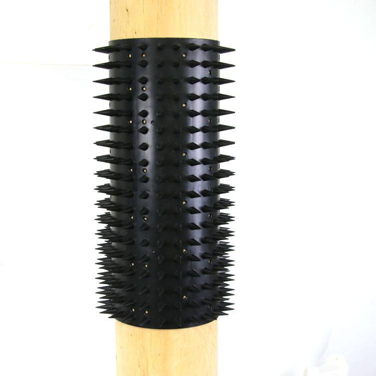 Equine Bovine Massage Brush Sturdy Mulfunctional Strong Weather Resistant Livestock Itch Post Pad for Fence Farm Indoor Garden