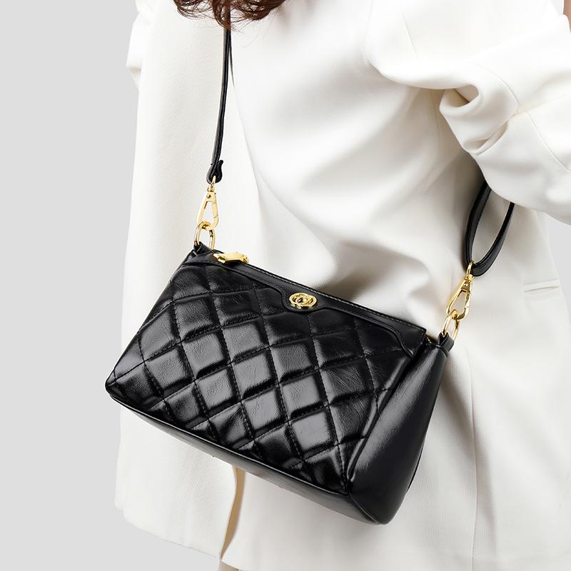 Bag Women's 2025 New Korean Version of Fashion Lingge Commuter Mom Bag One Shoulder Armpit Bag Middle-aged Women's Crossbody Bag