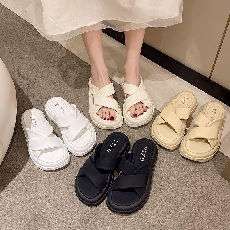 Versatile Thick-soled Cool Slippers Women's Outer Wear Summer 2025 New Women's Internet Celebrity Explosion Beach One-word Shoes