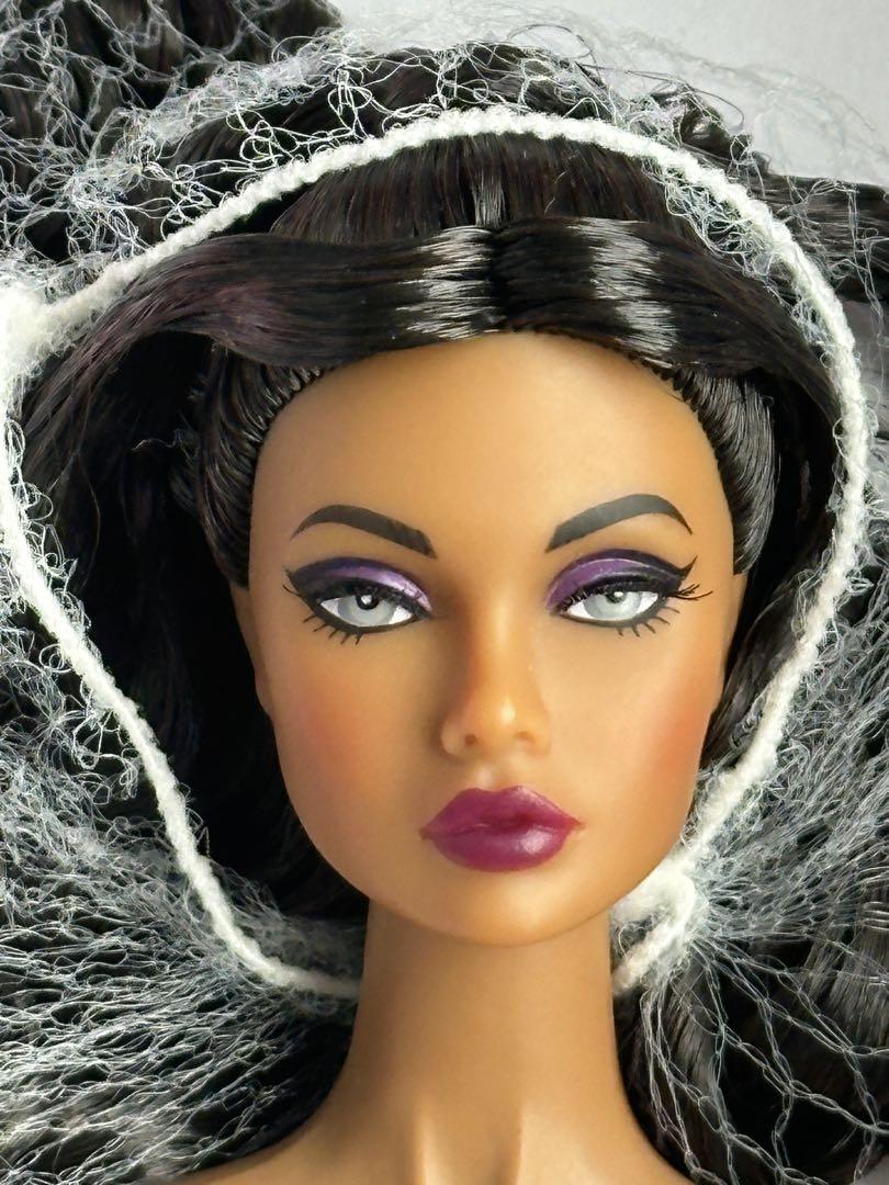 

[Б/У] POPPY PARKER последнее тело Misty Hollows и другие