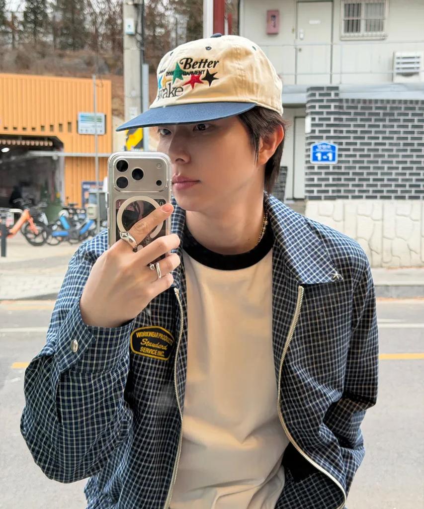 Yunibeoseugameonteu Multi Star Two-Tone Washed Cap_Navy