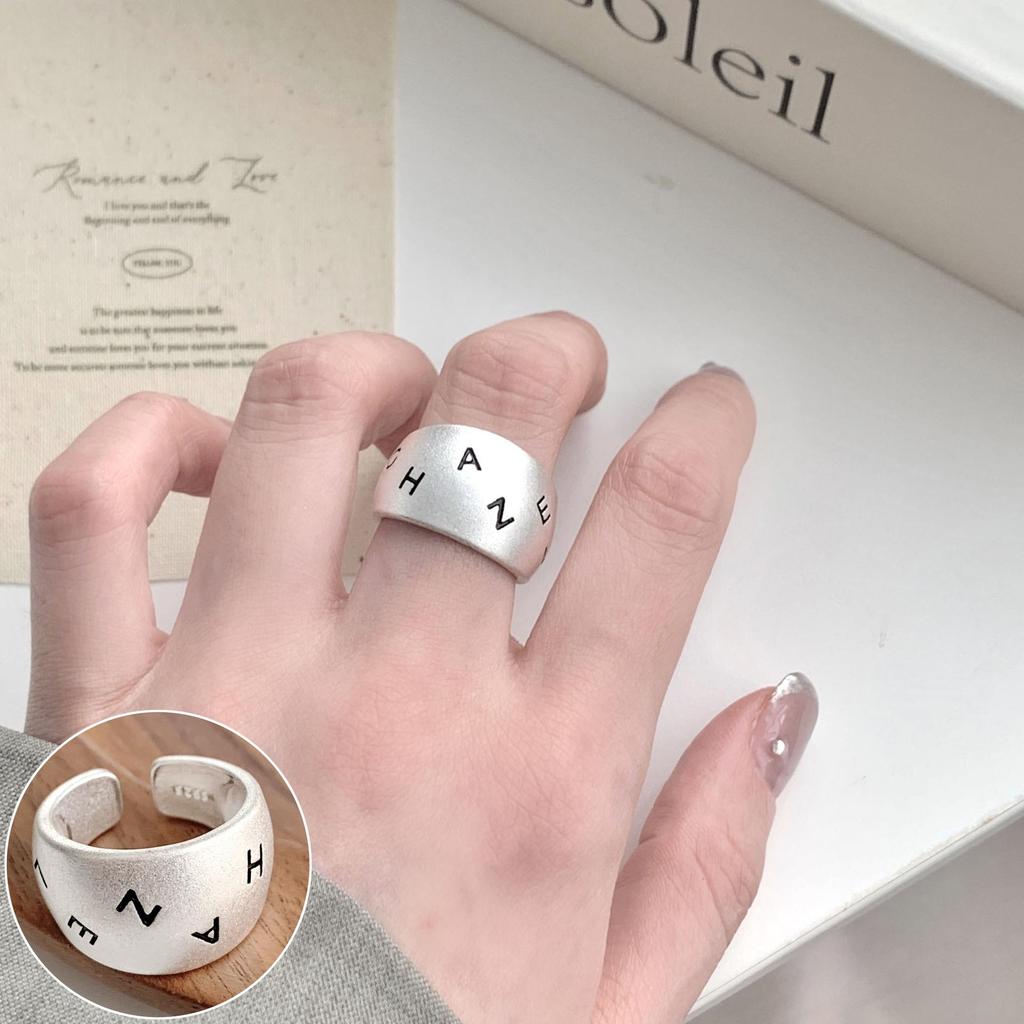 Eleganter gefrosteter matter breiter offener Ring für Damen - S925 versilbert, trendiger INS-Stil