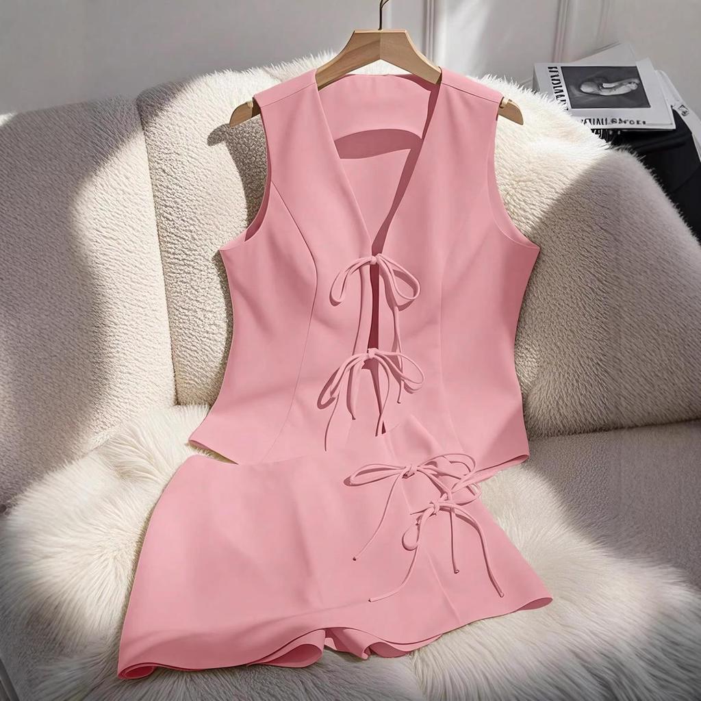 Completo Due Pezzi Estivo Casual da Donna con Top Peplo Senza Maniche Scollo a V Schiena Scoperta Fiocco e Pantaloncini Vita Alta Colore Unico