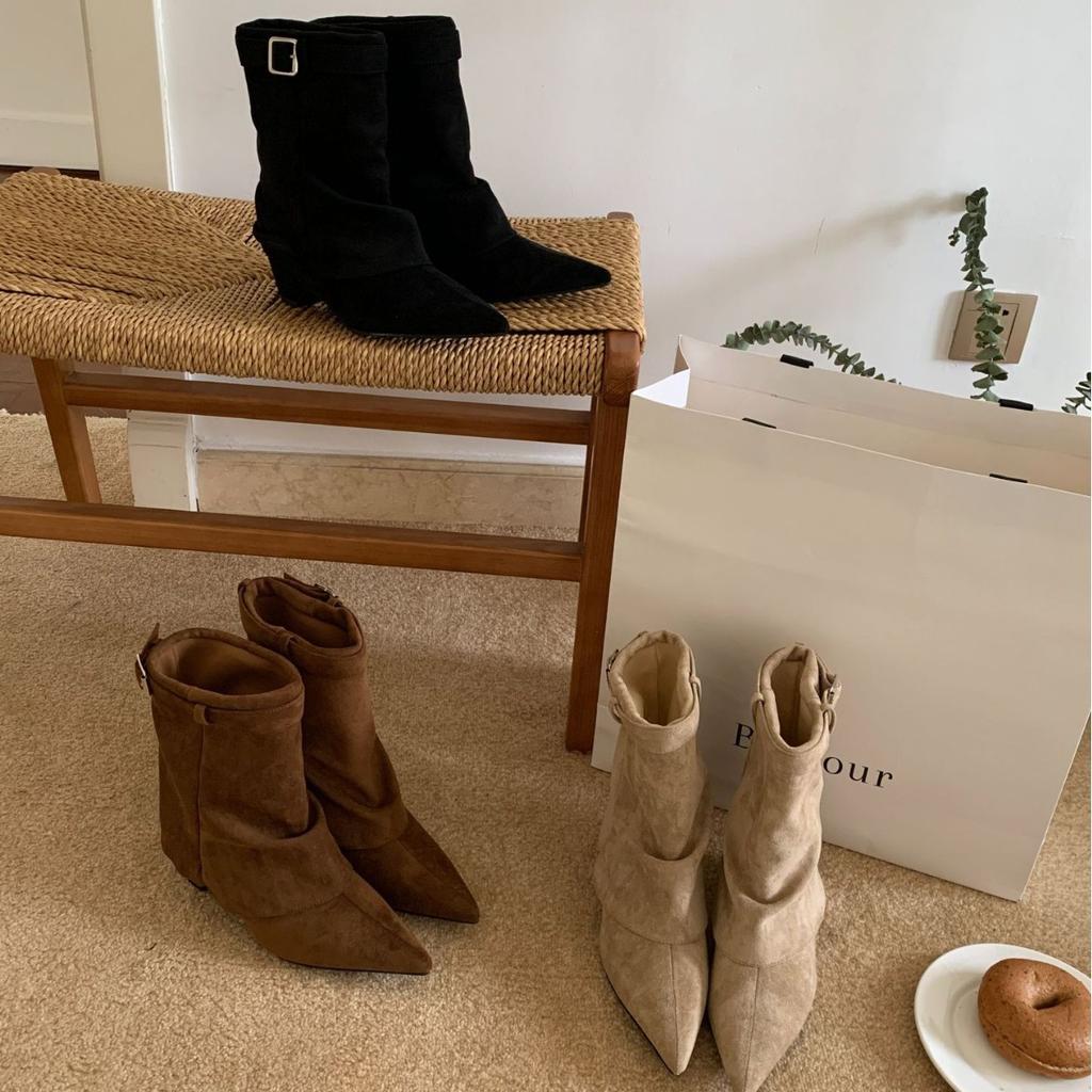 Europe and the United States but knee boots 2025 autumn and winter new suede slope heel small square head boots high pleated stacking boots