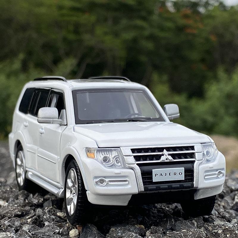 1/32 Mitsubishis PAJERO SUV Alloy Car Model Diecasts Metal Toy Off-road Vehicles Car Model Collectible Simulation Childrens Gift