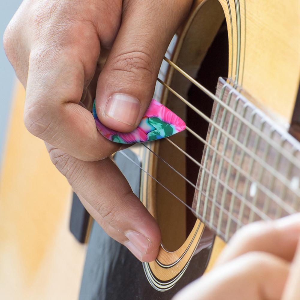50 Stücke Celluloid Gitarre Picks Plektren 0,7mm Musical Instrumente Zubehör(0,7 mm)