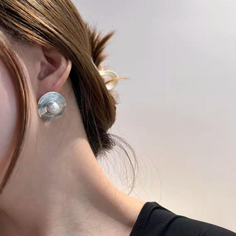 Nische Retro Retro Licht Luxus Kunst und Kultur mit einem Sinn für Seniorität Übertreibender Kreis Mabe Perle Mode Ohrringe Tide Damen Schmuck