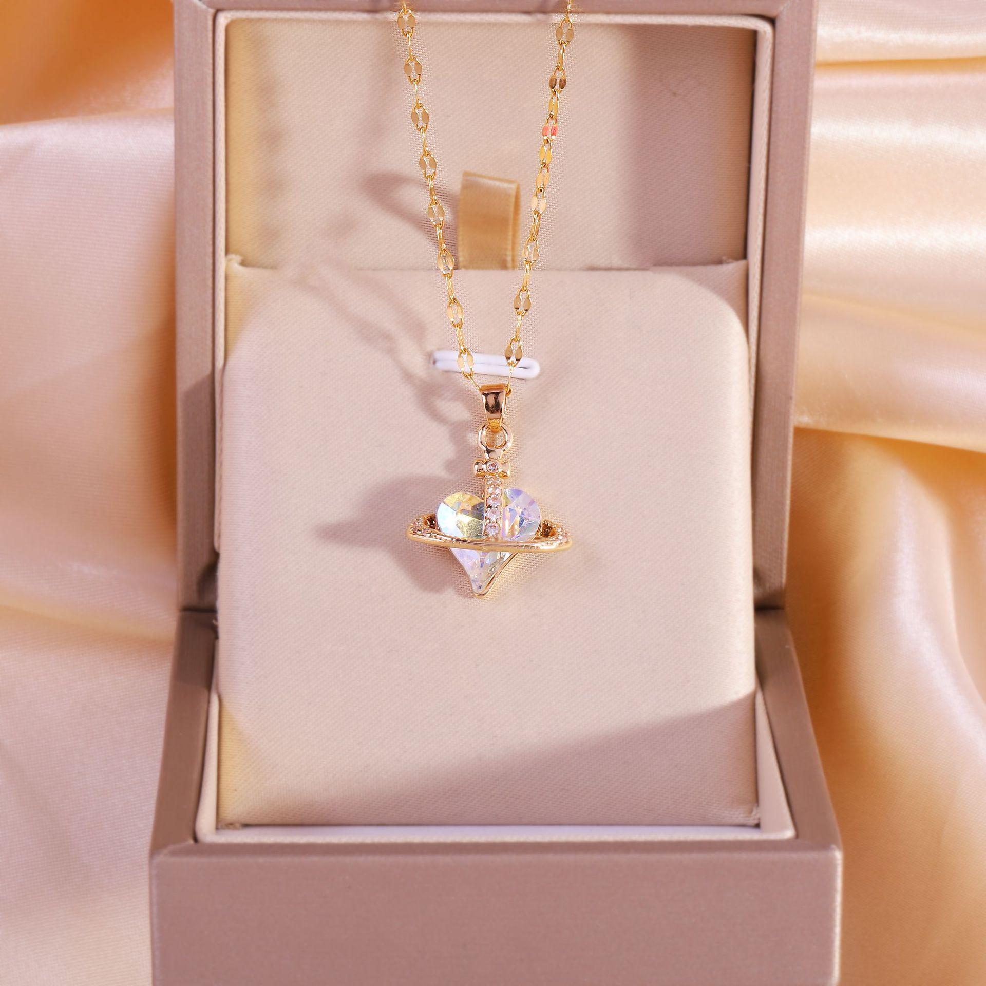 Women s Creative Empress Dowager Saturn Heart Pendant Necklace - Dazzling Peach Heart Design Gold