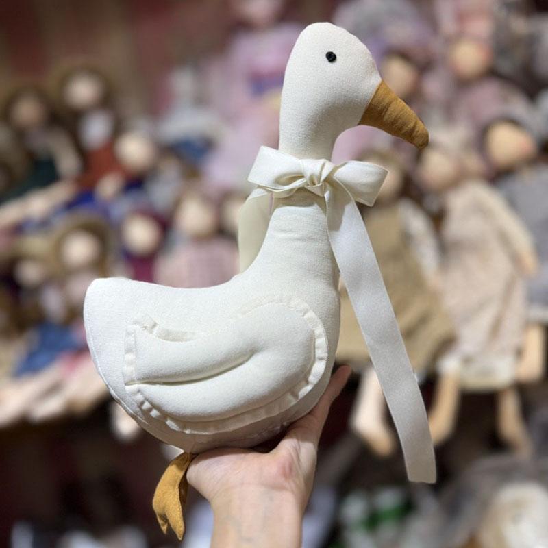 Nordischer Stil Stoffente Plüschkissen Niedliches Knetiges Leinen Gefüllte Ente mit Schleife Schöne Heimdekoration Muttertagsgeschenk für Damen