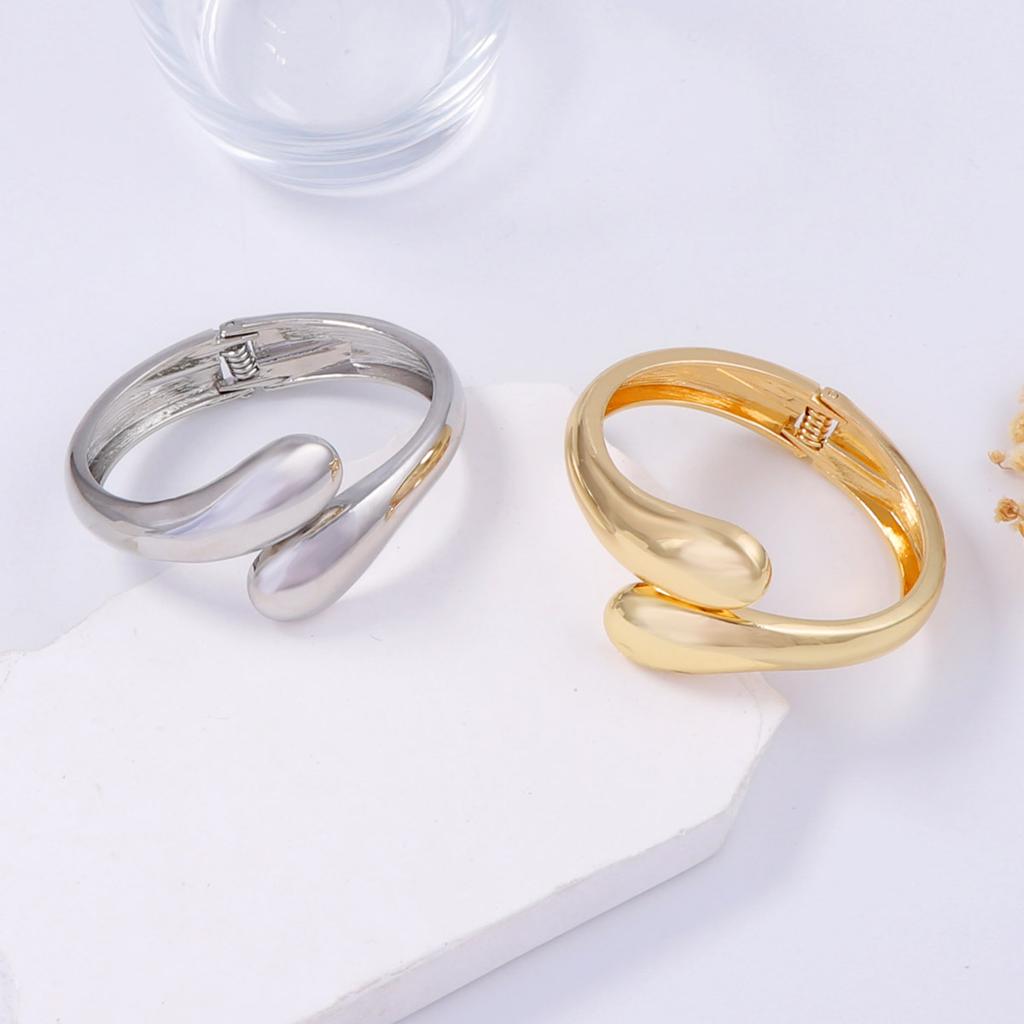 Hot-selling light luxury cold wind electroplating smooth surface alloy opening does not fade versatile casual bracelet women