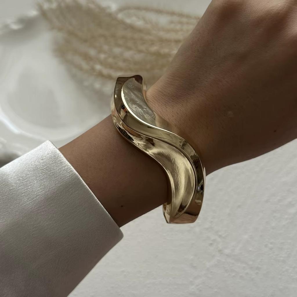 Exaggerated Punk Style Gold Color Metal Bangles for Women Irregular Geometric Wide Chunky Cuff Wrist Bracelet Hip Hop Jewelry