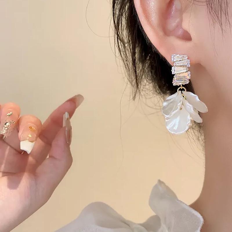 Tassel Shell, Flower Mosquito Coil Disc, Ear Clips, No Ear Piercings, Earrings, Niche Design, Long Stud Earrings, Fashionable Temperament Earrings.