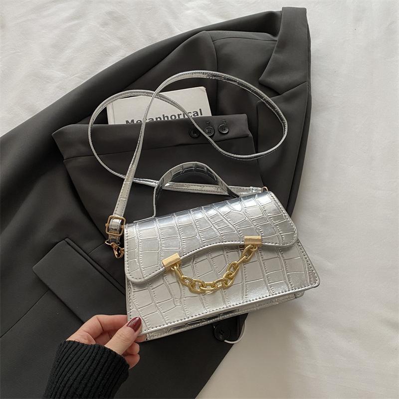 

Сумка-коробка женская 2025 весна и лето новая трендовая модная в иностранном стиле портативная маленькая квадратная сумка дизайн с цепочкой сумка через плечо на одном плече серебряный