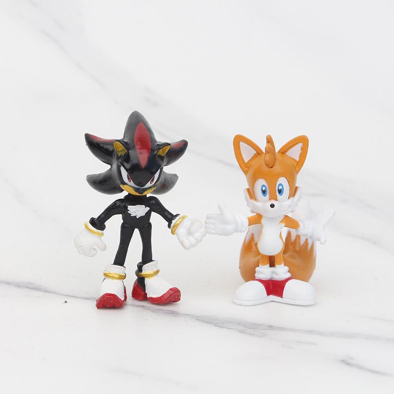 Sonic the Hedgehog Action Figure: Cake Decoration & Claw Machine Toy