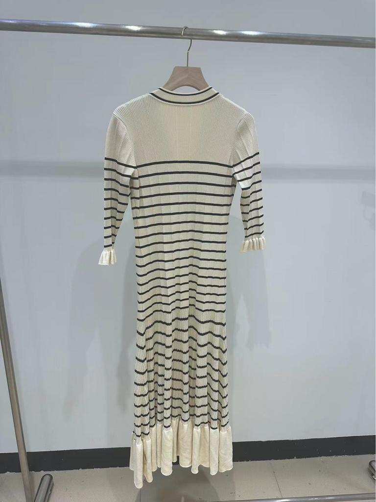 2024 Summer French-Style V-Neck Striped Slim-Fit Knitted Dress