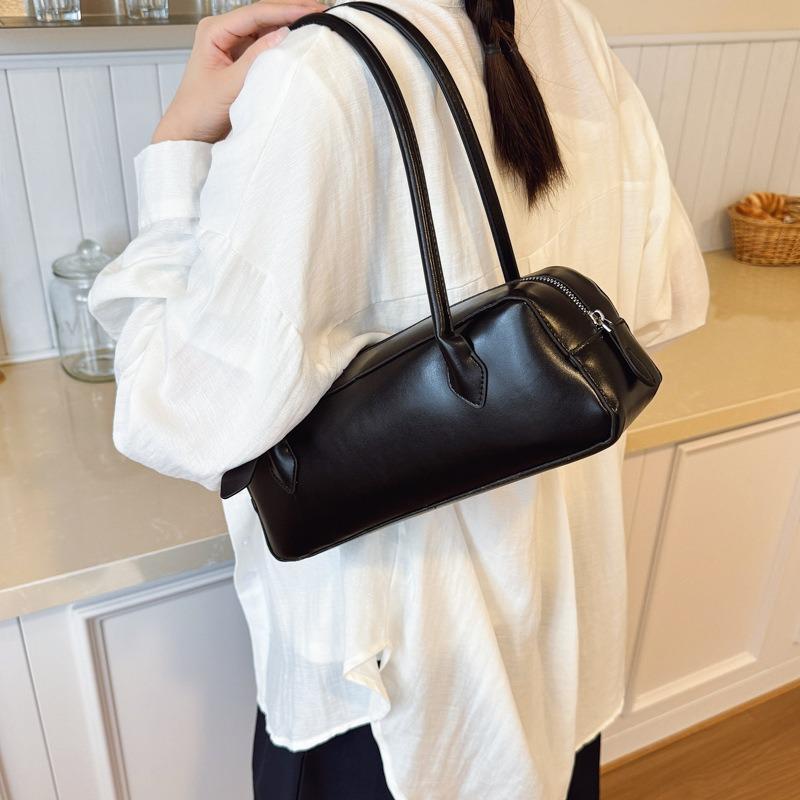 Summer Fashion Women's Texture Armpit Bag 2 New Simple Fashion Messenger Bag Portable Commuter Women's Bag