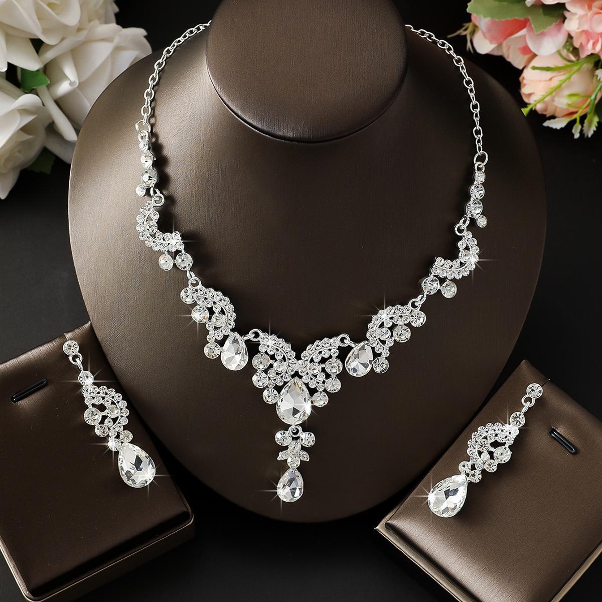 

European & American Bridal Necklace Set: Rhinestone Jewelry for Wedding & Evening Dress Photography