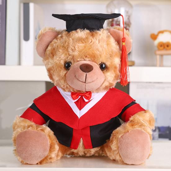 Plyšový medvídek absolvent 2025 s talárem, čepicí a střapcem, roztomilý hnědý absolvent