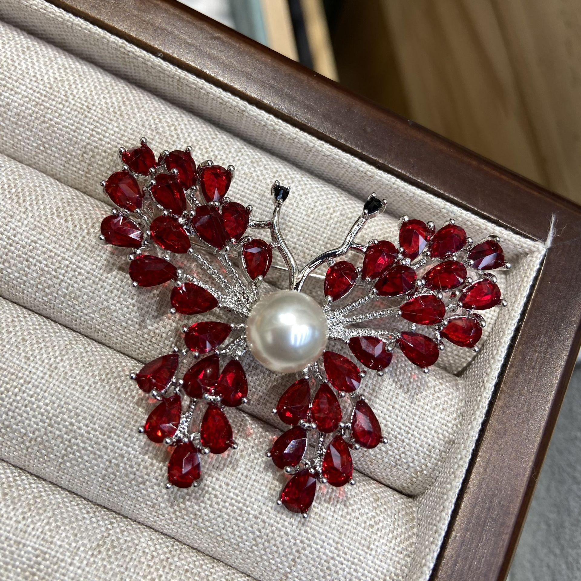 

Наложница Силян, медное покрытие из настоящего золота, полая брошь в виде бабочки из красного циркона, сохраняющего цвет, супер блеск, высококачественный женский корсаж