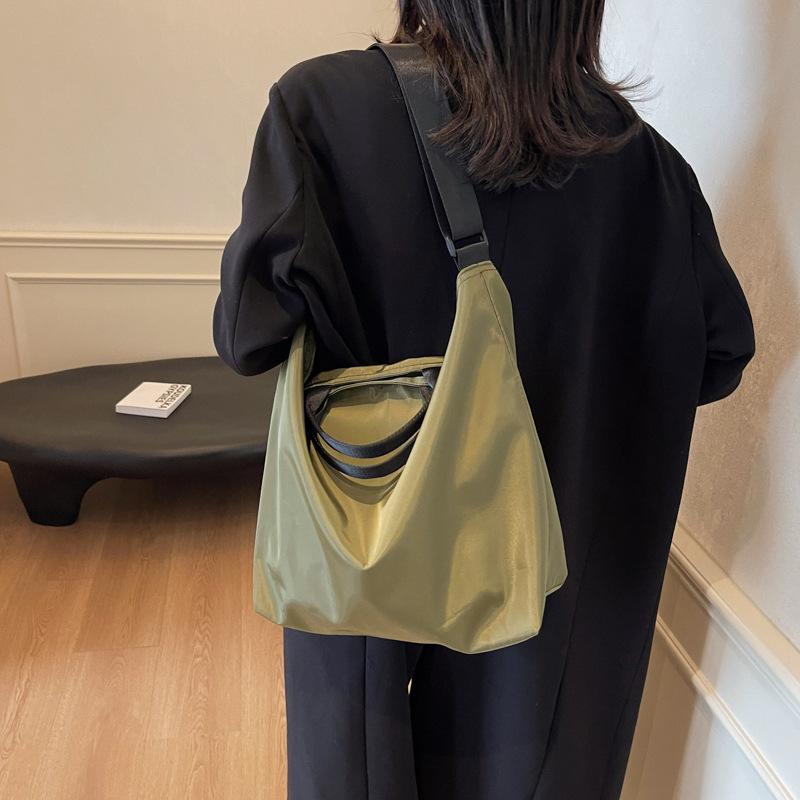 Korean Lightweight 2025 Crossbody Bag: New Fashion, Versatile, Commuter-Friendly, Shoulder & Lazy Style