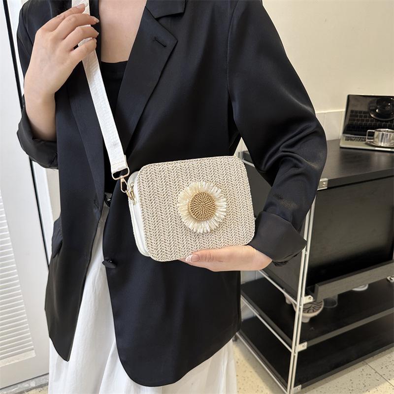Straw-woven Flower Vacation Bag New Style Beach Fashion Crossbody Bag Small Fresh and Fashionable Bag