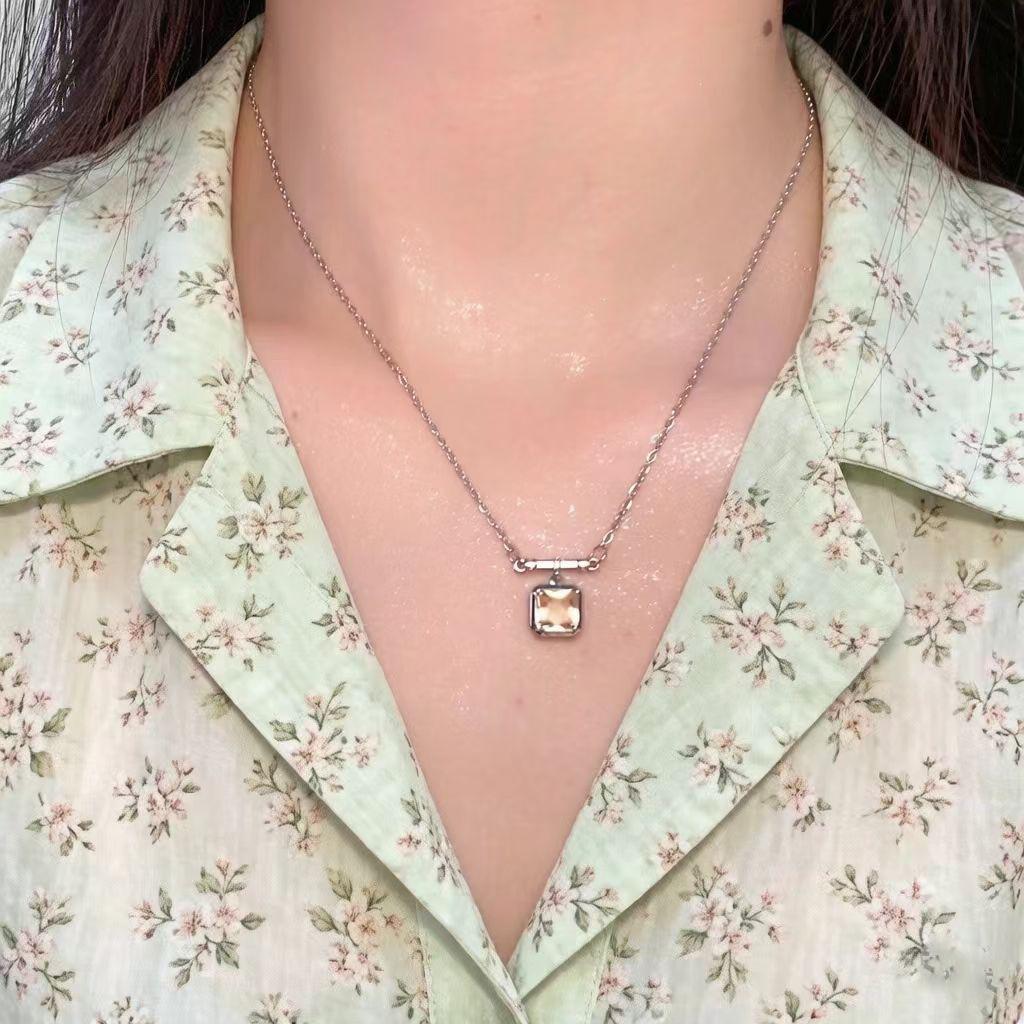 Champagne Cube Pendant Necklace – Premium Layering Chain, Chic Collarbone Statement for Women