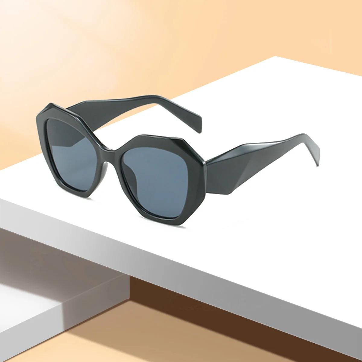 

Ladies Geometric Shaped Glasses Colored Lenses Dual Beam Angular Large Size Fashionable Decorative Glasses