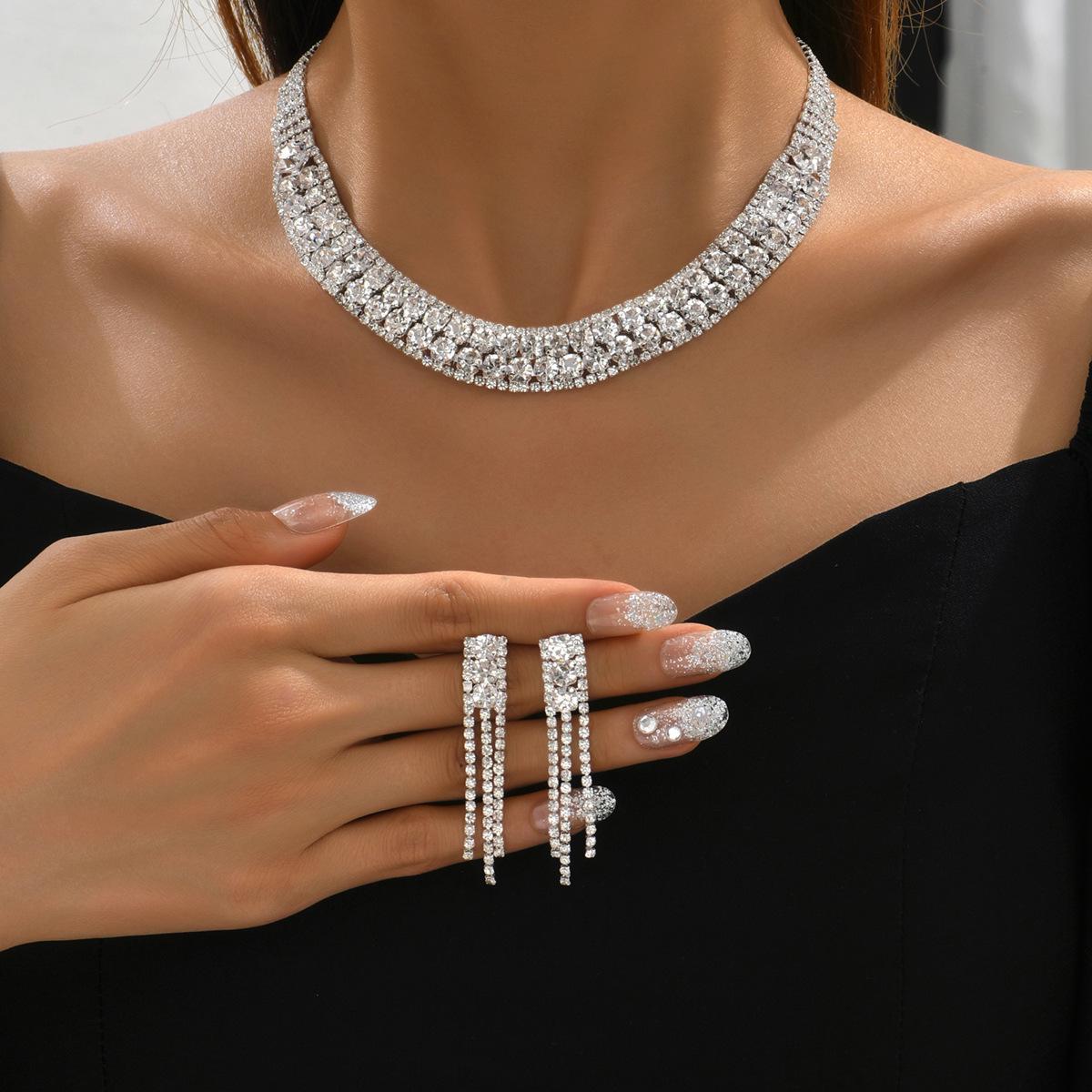 

Роскошное полое ожерелье и серьги с кристаллами для элегантных женских ужинов 914 Necklace + Earring Set (Special Price)