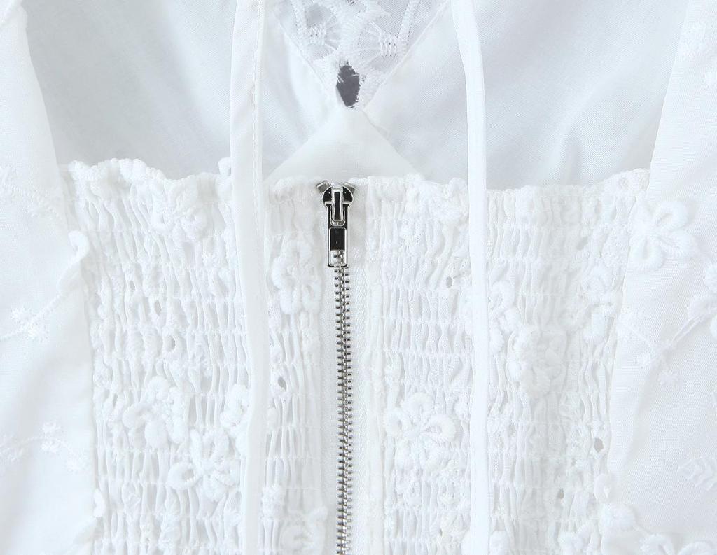 Women's French Lace V-Neck Short-Sleeve Shirt: Sweet, Slim-Fit Summer Top