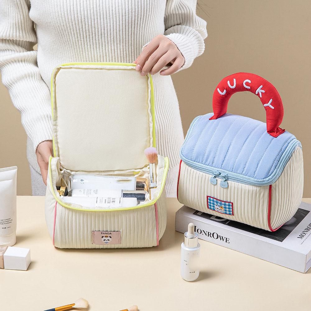 Cute House Makeup Bag, Large Capacity Cabin Wash Bag, Hand In Hand Carrying Storage Bag, Soft and Cute Girl Style Storage Bag