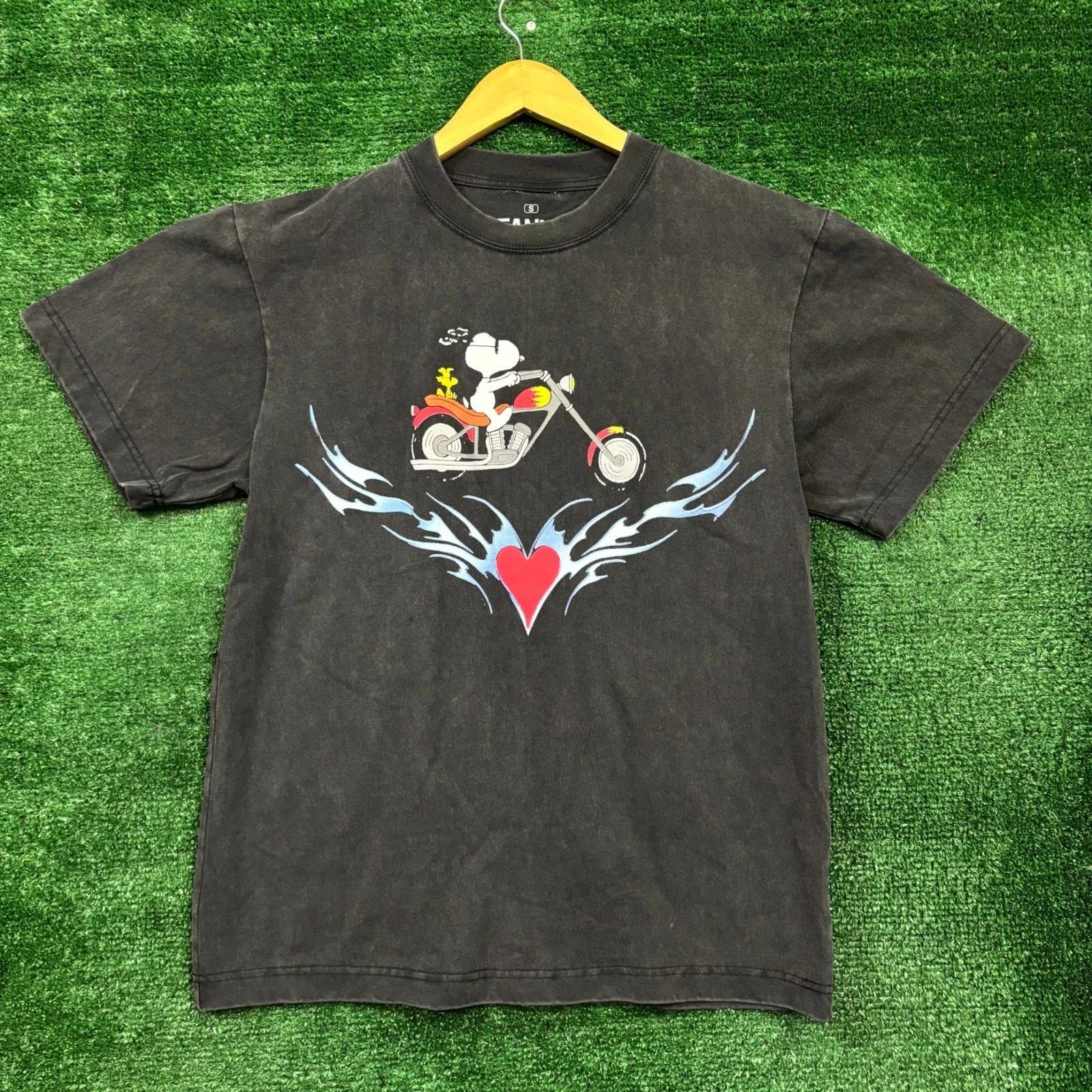 Peanuts Snoopy Motorcycle Heart Tattoo T-shirt Size Small 3XL